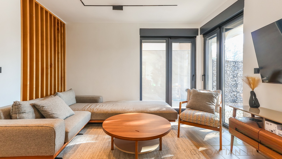 NEUE VILLA  MIT POOL&comma; SAUNA UND 3 SCHLAFZIMMER BEI POREC