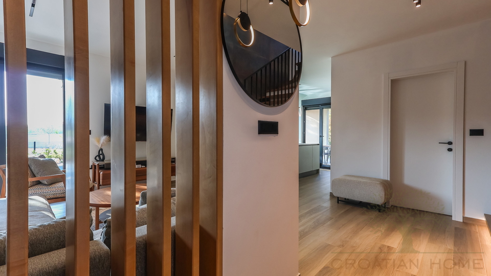 NEUE VILLA  MIT POOL&comma; SAUNA UND 3 SCHLAFZIMMER BEI POREC