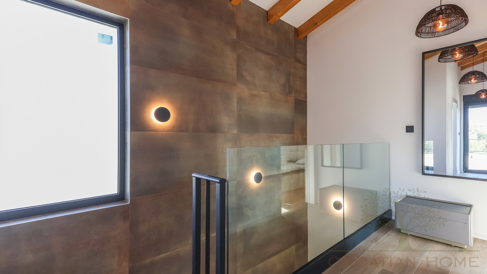 NEUE VILLA  MIT POOL&comma; SAUNA UND 3 SCHLAFZIMMER BEI POREC