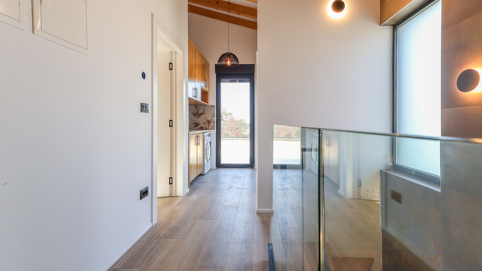 NEUE VILLA  MIT POOL&comma; SAUNA UND 3 SCHLAFZIMMER BEI POREC