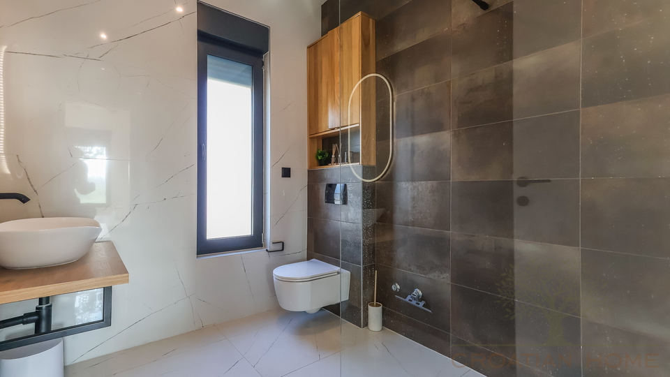 NEUE VILLA  MIT POOL&comma; SAUNA UND 3 SCHLAFZIMMER BEI POREC