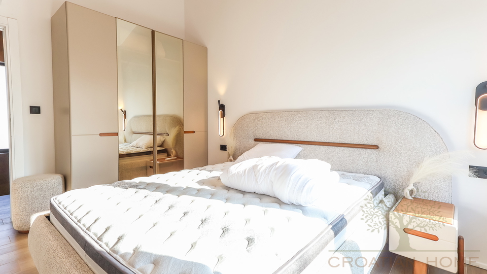 NEUE VILLA  MIT POOL&comma; SAUNA UND 3 SCHLAFZIMMER BEI POREC