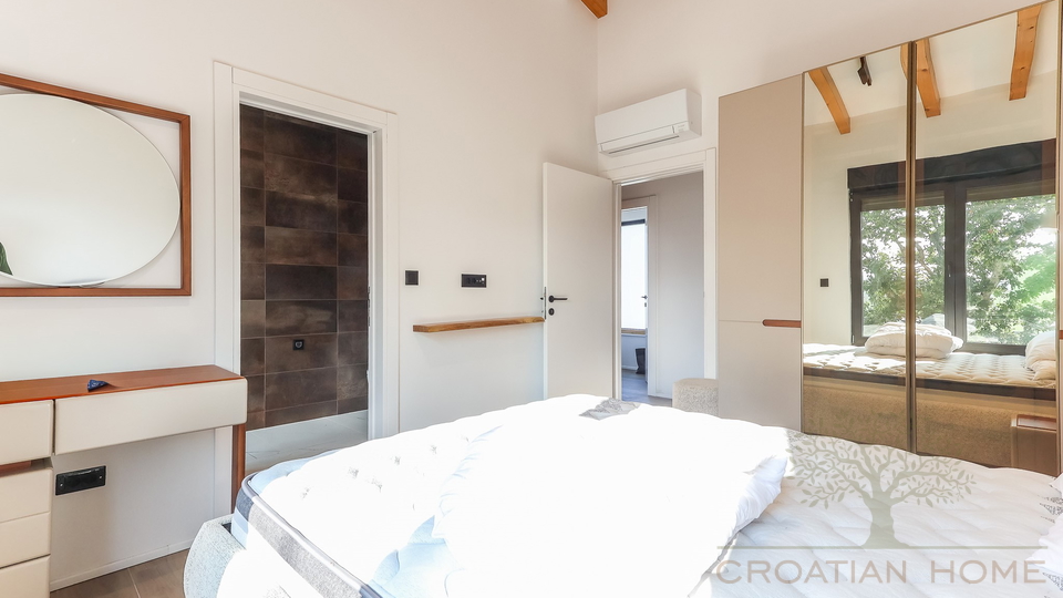 NEUE VILLA  MIT POOL&comma; SAUNA UND 3 SCHLAFZIMMER BEI POREC