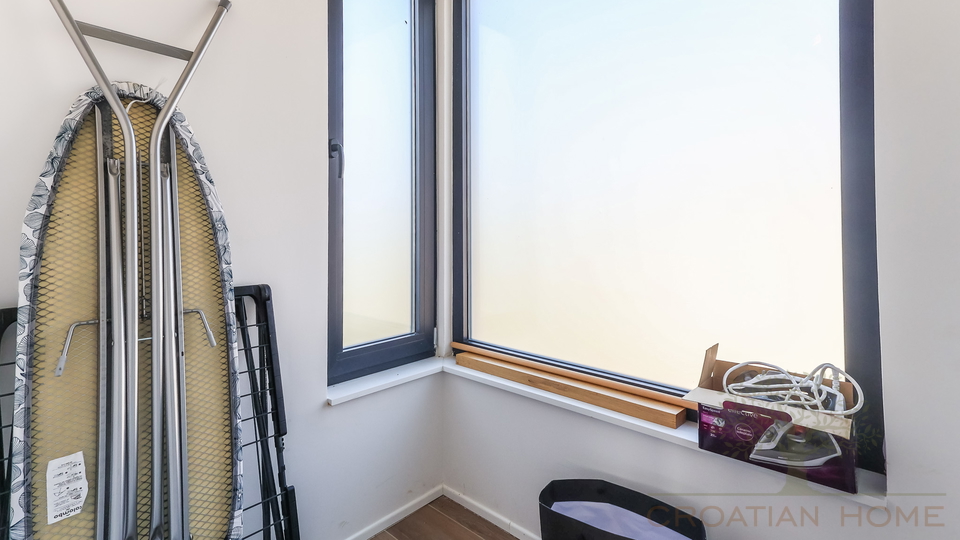 NEUE VILLA  MIT POOL&comma; SAUNA UND 3 SCHLAFZIMMER BEI POREC