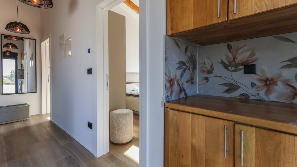 NEUE VILLA  MIT POOL&comma; SAUNA UND 3 SCHLAFZIMMER BEI POREC