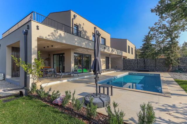 NEUE VILLA  MIT POOL, SAUNA UND 3 SCHLAFZIMMER BEI POREC