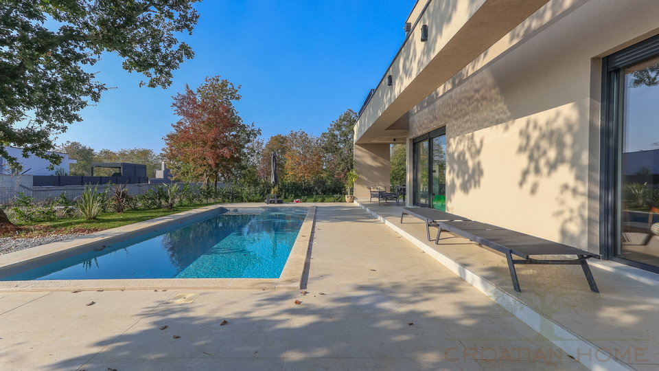 NEUE VILLA  MIT POOL&comma; SAUNA UND 3 SCHLAFZIMMER BEI POREC