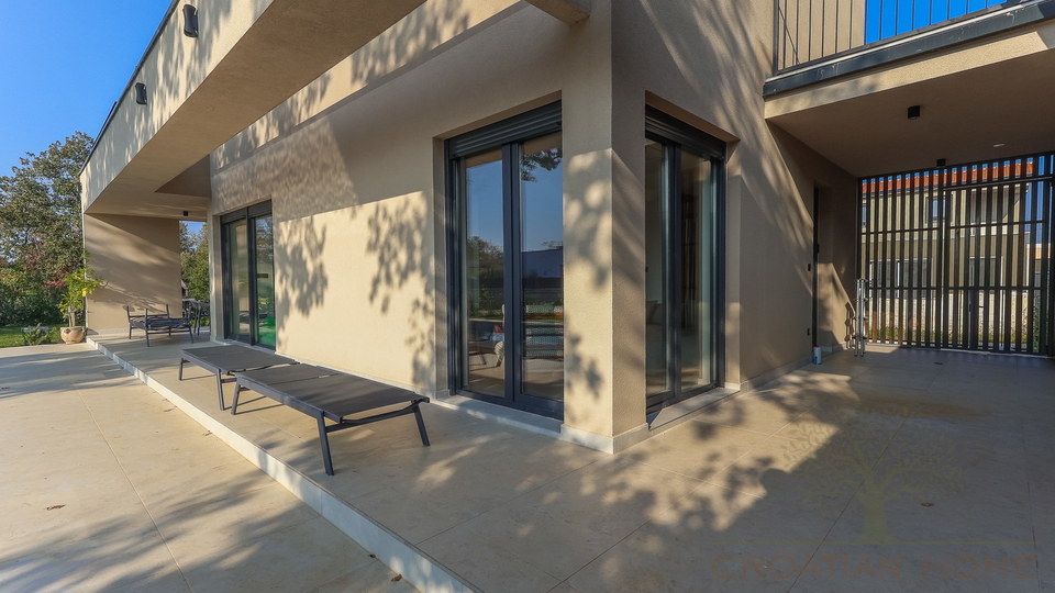 NEUE VILLA  MIT POOL&comma; SAUNA UND 3 SCHLAFZIMMER BEI POREC