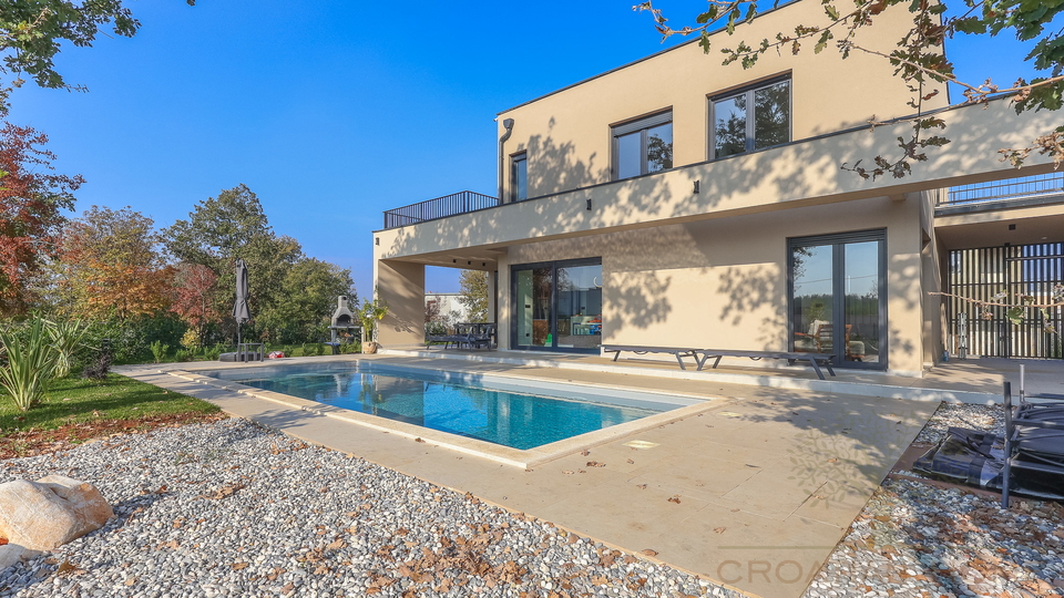 NEUE VILLA  MIT POOL&comma; SAUNA UND 3 SCHLAFZIMMER BEI POREC