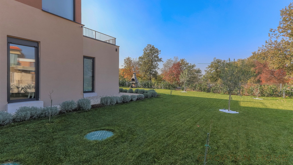 NEUE VILLA  MIT POOL&comma; SAUNA UND 3 SCHLAFZIMMER BEI POREC