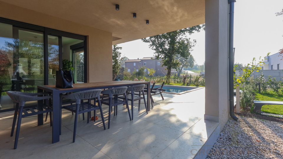 NEUE VILLA  MIT POOL&comma; SAUNA UND 3 SCHLAFZIMMER BEI POREC