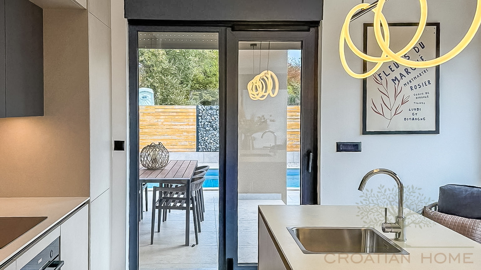 Modernes Haus mit Swimmingpool&comma; 5 km von Pore&ccaron; und dem Meer entfernt&excl;