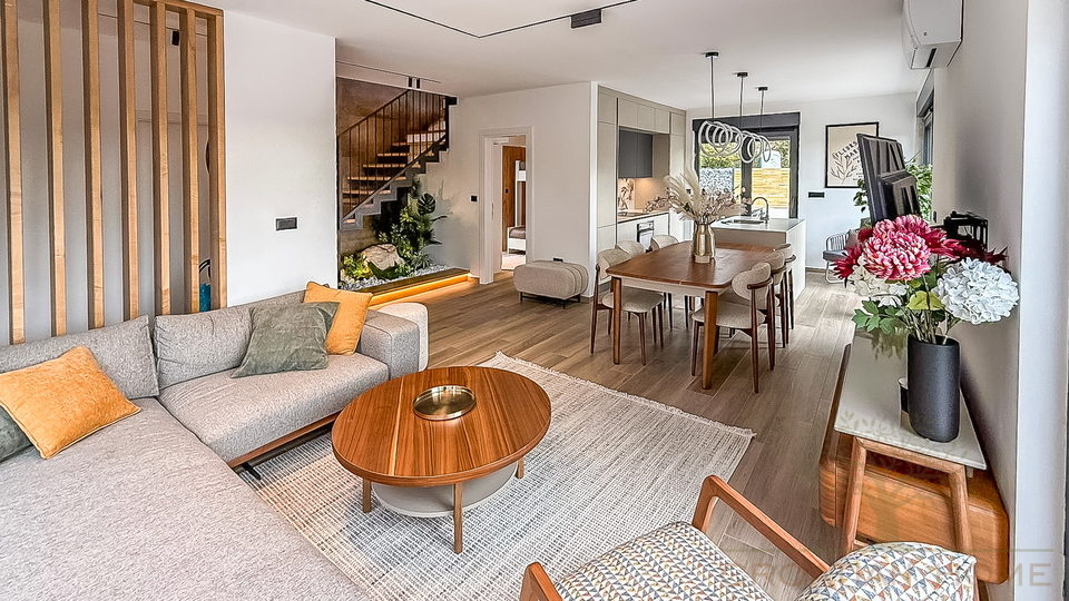 Modernes Haus mit Swimmingpool&comma; 5 km von Pore&ccaron; und dem Meer entfernt&excl;