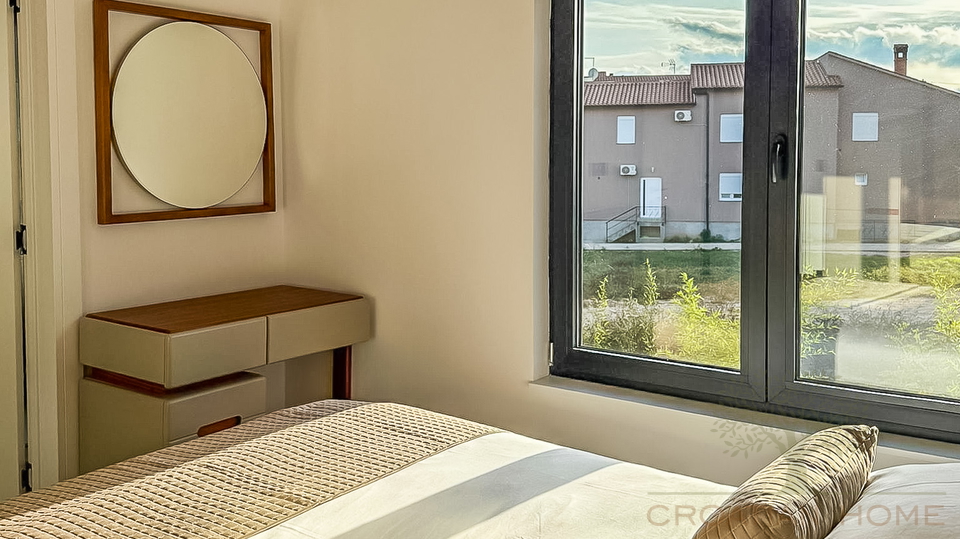 Modernes Haus mit Swimmingpool&comma; 5 km von Pore&ccaron; und dem Meer entfernt&excl;