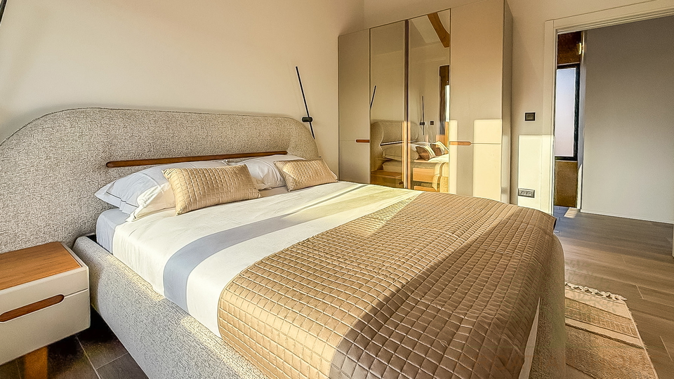 Modernes Haus mit Swimmingpool&comma; 5 km von Pore&ccaron; und dem Meer entfernt&excl;