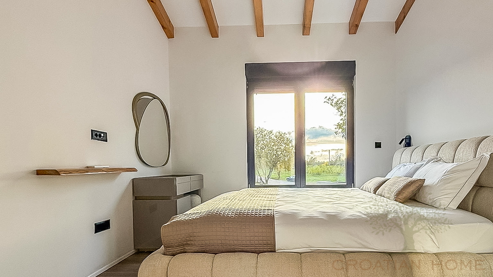 Modernes Haus mit Swimmingpool&comma; 5 km von Pore&ccaron; und dem Meer entfernt&excl;