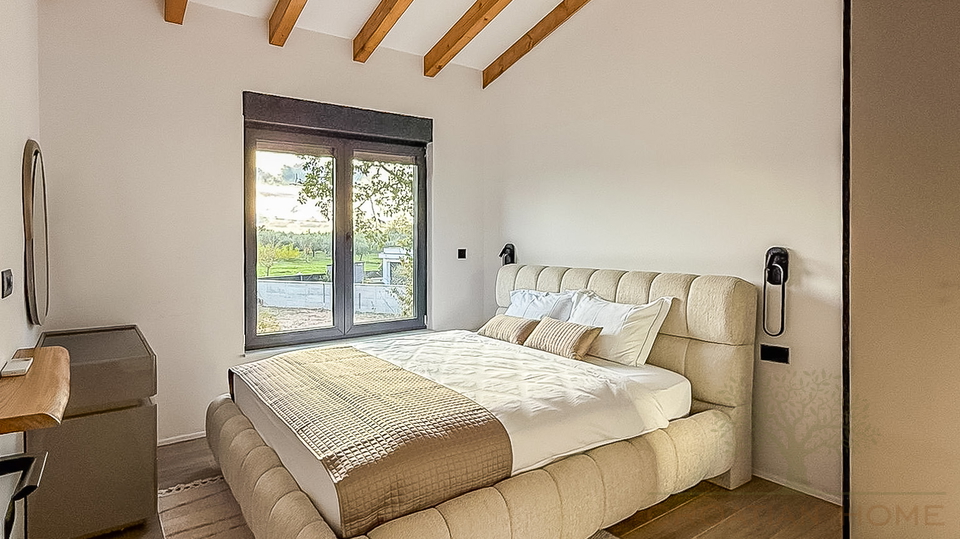Modernes Haus mit Swimmingpool&comma; 5 km von Pore&ccaron; und dem Meer entfernt&excl;