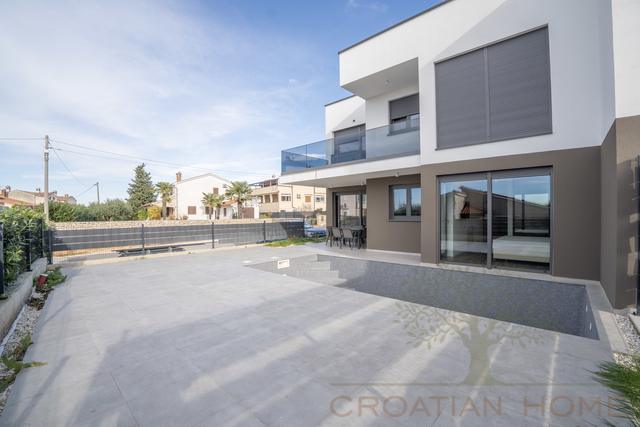 WOHNUNG MIT 3 SCHLAFZIMMER, POOL UND GARTEN