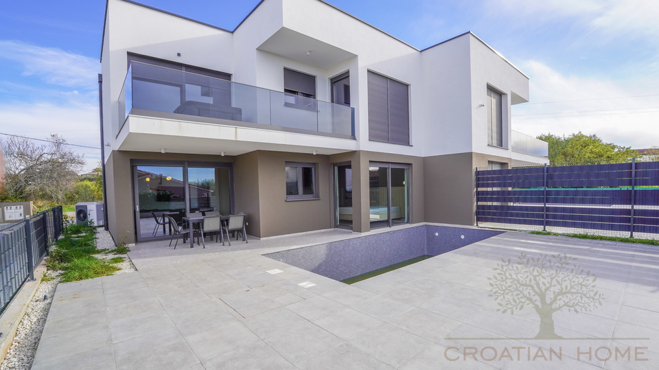 WOHNUNG MIT 3 SCHLAFZIMMER&comma; POOL UND GARTEN