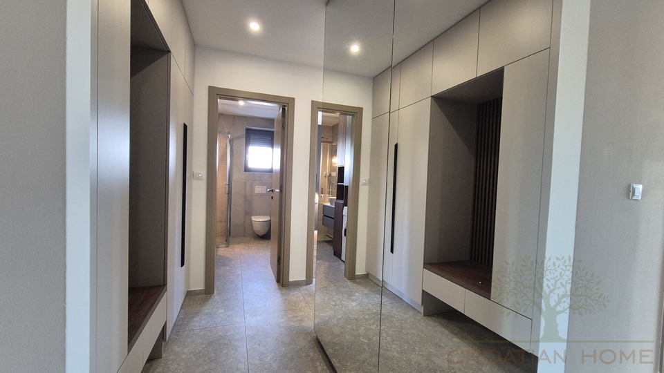 WOHNUNG MIT 3 SCHLAFZIMMER&comma; POOL UND GARTEN