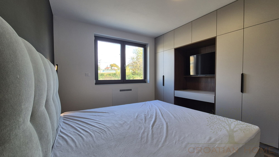 WOHNUNG MIT 3 SCHLAFZIMMER&comma; POOL UND GARTEN