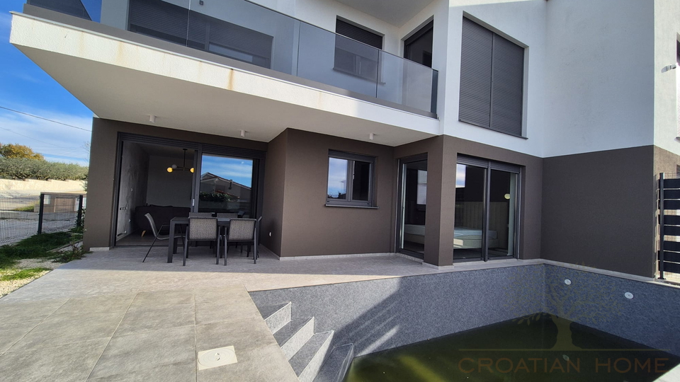 WOHNUNG MIT 3 SCHLAFZIMMER&comma; POOL UND GARTEN