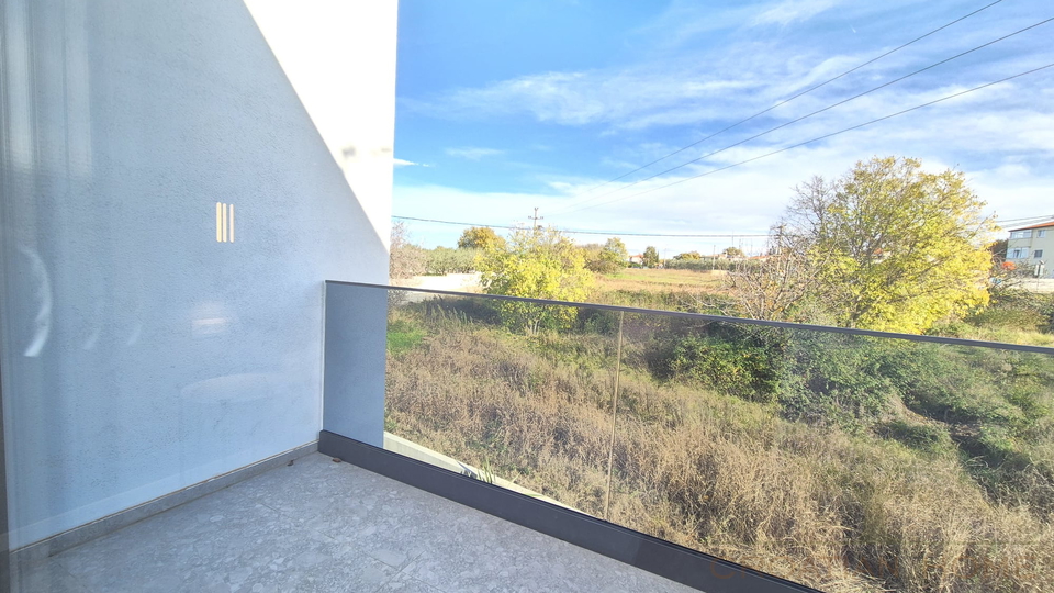 WOHNUNG MIT 3 SCHLAFZIMMER&comma; POOL UND GARTEN