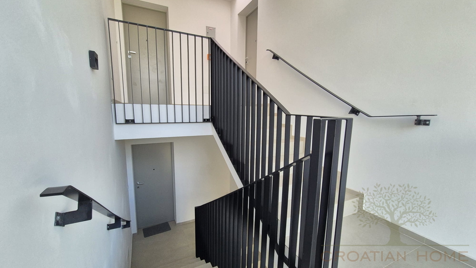 WOHNUNG MIT 3 SCHLAFZIMMER&comma; POOL UND GARTEN
