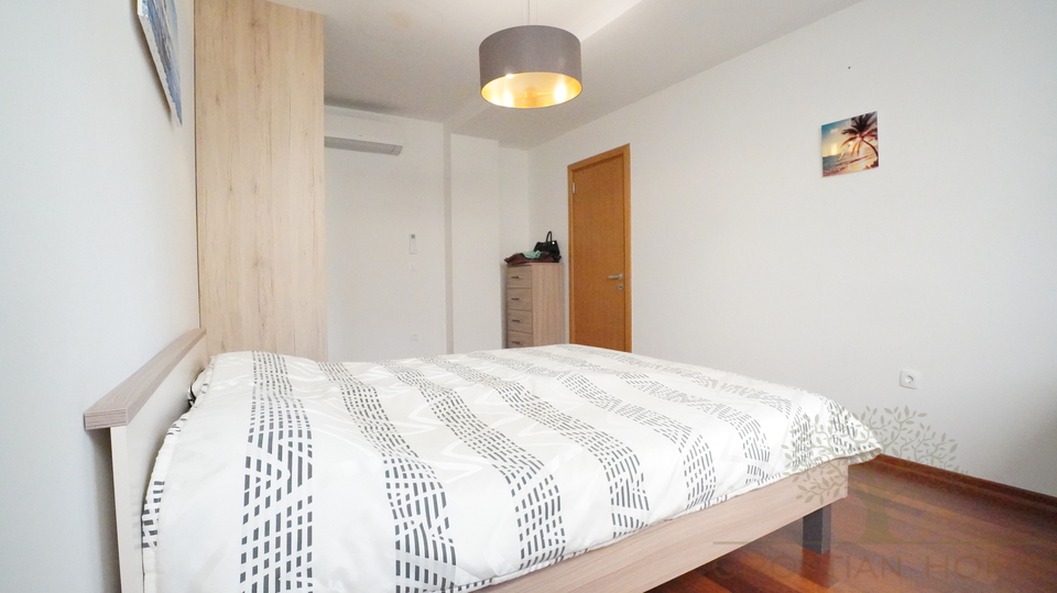 92 M2 WOHNUNG MIT 30 M2 GARTEN IN PORE&Ccaron;&comma; ISTRIEN&comma; KROATIEN