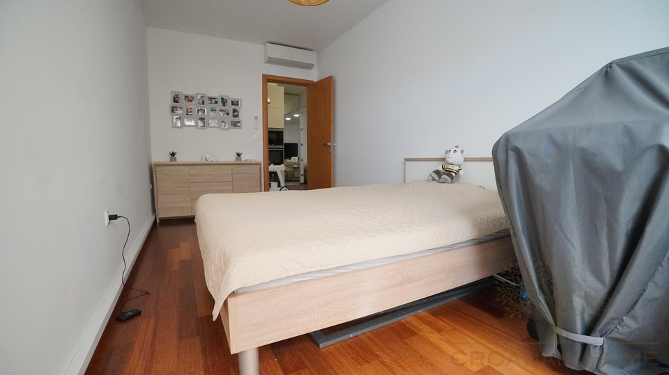 92 M2 WOHNUNG MIT 30 M2 GARTEN IN PORE&Ccaron;&comma; ISTRIEN&comma; KROATIEN