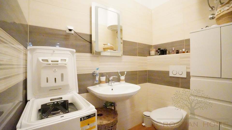 92 M2 WOHNUNG MIT 30 M2 GARTEN IN PORE&Ccaron;&comma; ISTRIEN&comma; KROATIEN