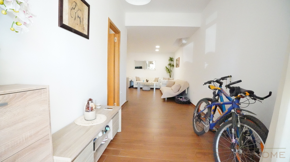 92 M2 WOHNUNG MIT 30 M2 GARTEN IN PORE&Ccaron;&comma; ISTRIEN&comma; KROATIEN