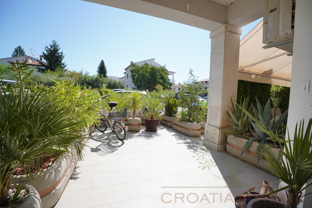 92 M2 WOHNUNG MIT 30 M2 GARTEN IN POREČ, ISTRIEN, KROATIEN