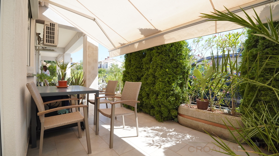 92 M2 WOHNUNG MIT 30 M2 GARTEN IN PORE&Ccaron;&comma; ISTRIEN&comma; KROATIEN