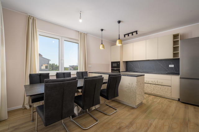 113 M2 WOHNUNG MIT 3 SCHLAFZIMMER JEDES MIT EIGENEM BAD NUR 500 M VOM MEER