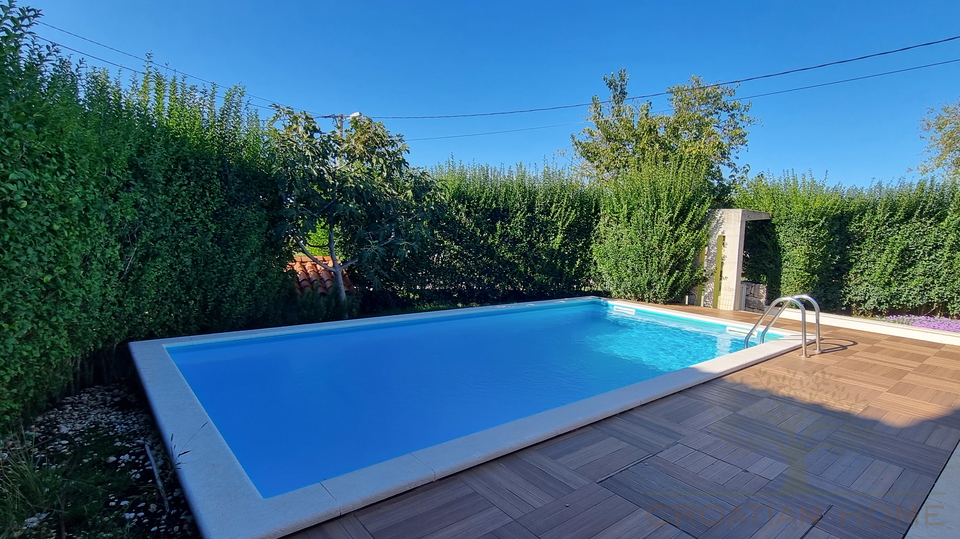 BUNGALLOW MIT POOL NUR 4 KM VON POREC KOMPLETT AUSGESTATTET