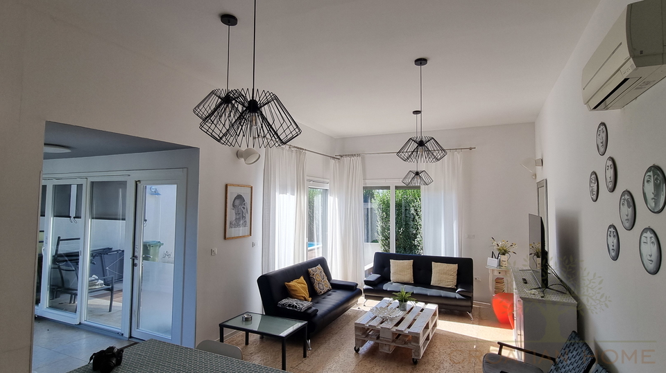 BUNGALLOW MIT POOL NUR 4 KM VON POREC KOMPLETT AUSGESTATTET
