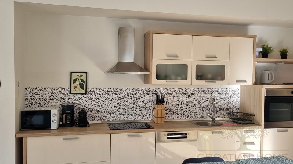 BUNGALLOW MIT POOL NUR 4 KM VON POREC KOMPLETT AUSGESTATTET