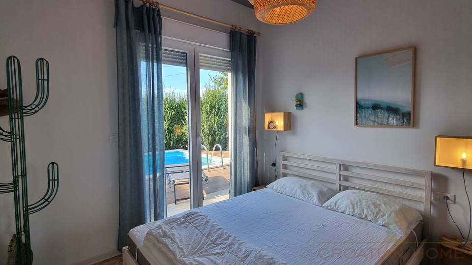 BUNGALLOW MIT POOL NUR 4 KM VON POREC KOMPLETT AUSGESTATTET