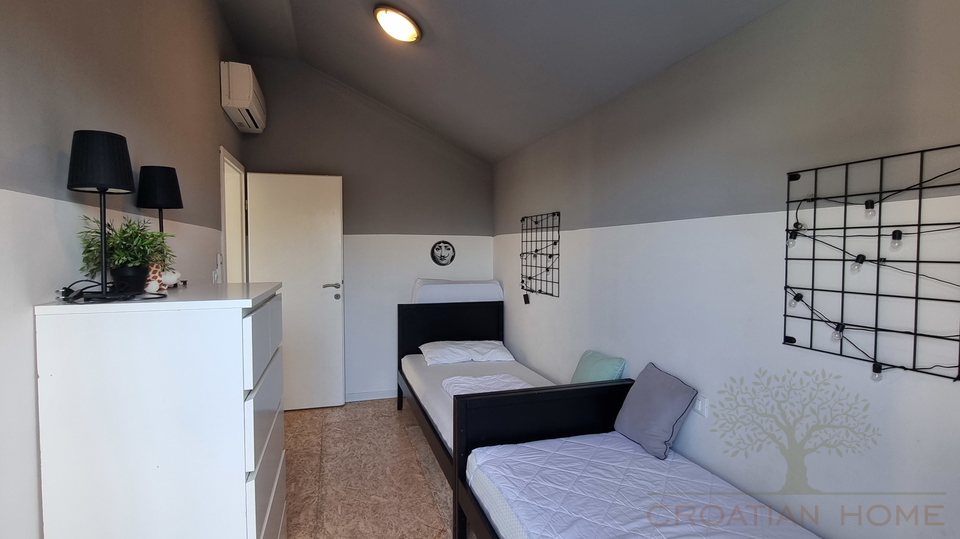 BUNGALLOW MIT POOL NUR 4 KM VON POREC KOMPLETT AUSGESTATTET