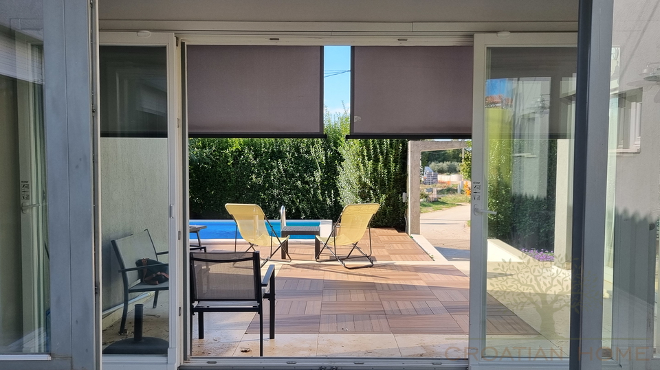 BUNGALLOW MIT POOL NUR 4 KM VON POREC KOMPLETT AUSGESTATTET