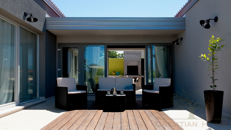 BUNGALLOW MIT POOL NUR 4 KM VON POREC KOMPLETT AUSGESTATTET