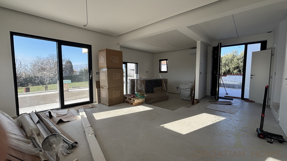 MODERNE HOCHWERTIGE VILLA MIT POOL UND MEERBLICK