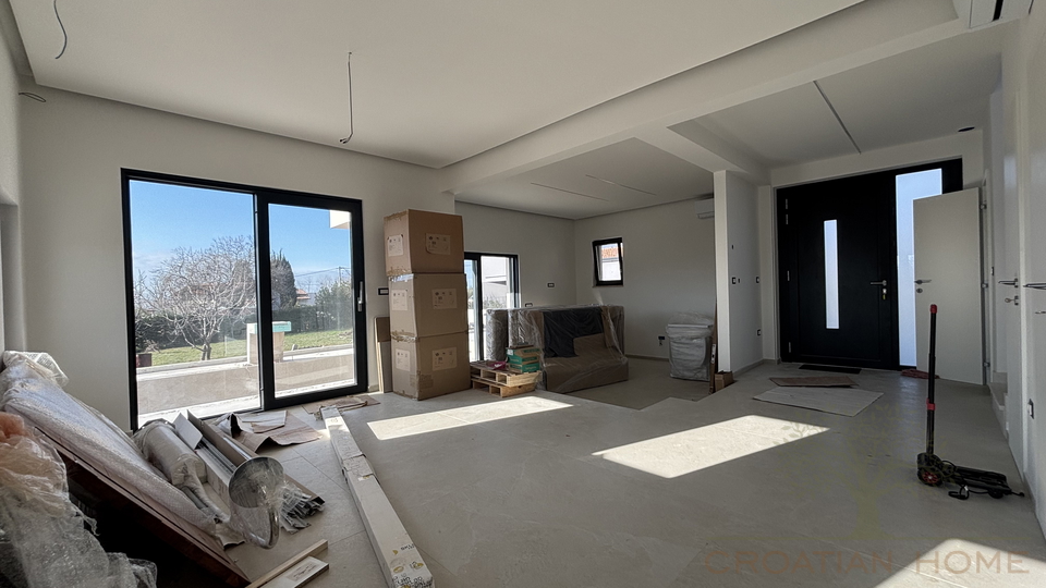 MODERNE HOCHWERTIGE VILLA MIT POOL UND MEERBLICK