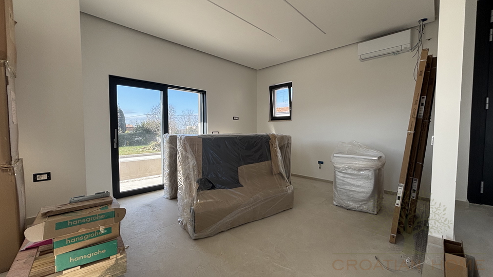 MODERNE HOCHWERTIGE VILLA MIT POOL UND MEERBLICK