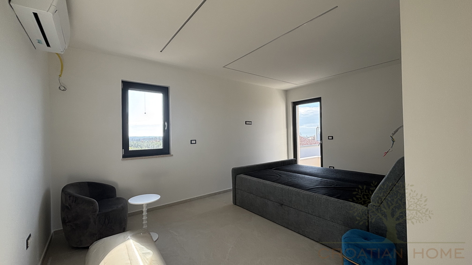 MODERNE HOCHWERTIGE VILLA MIT POOL UND MEERBLICK