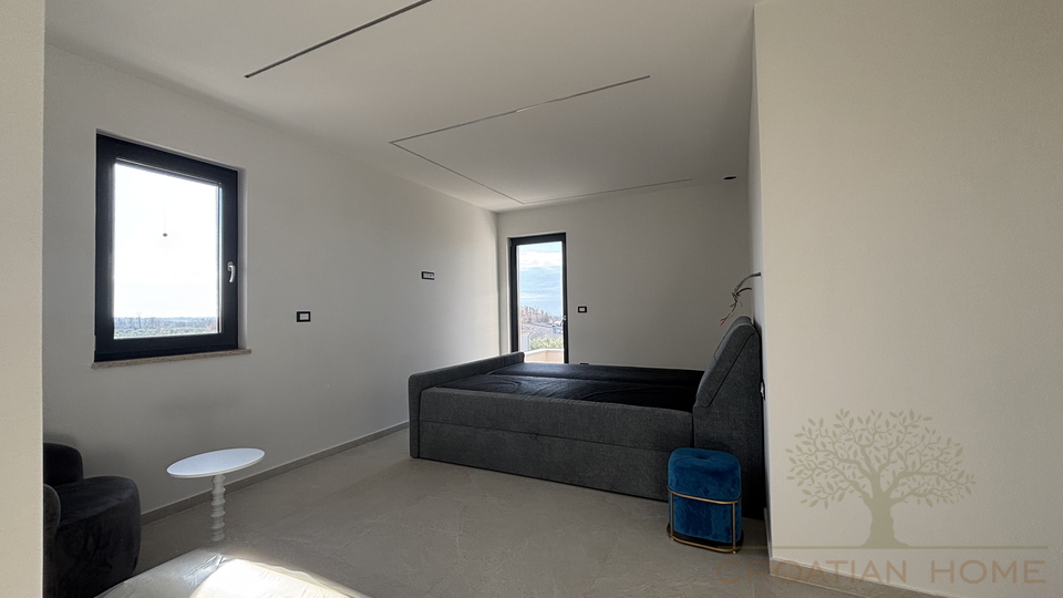 MODERNE HOCHWERTIGE VILLA MIT POOL UND MEERBLICK