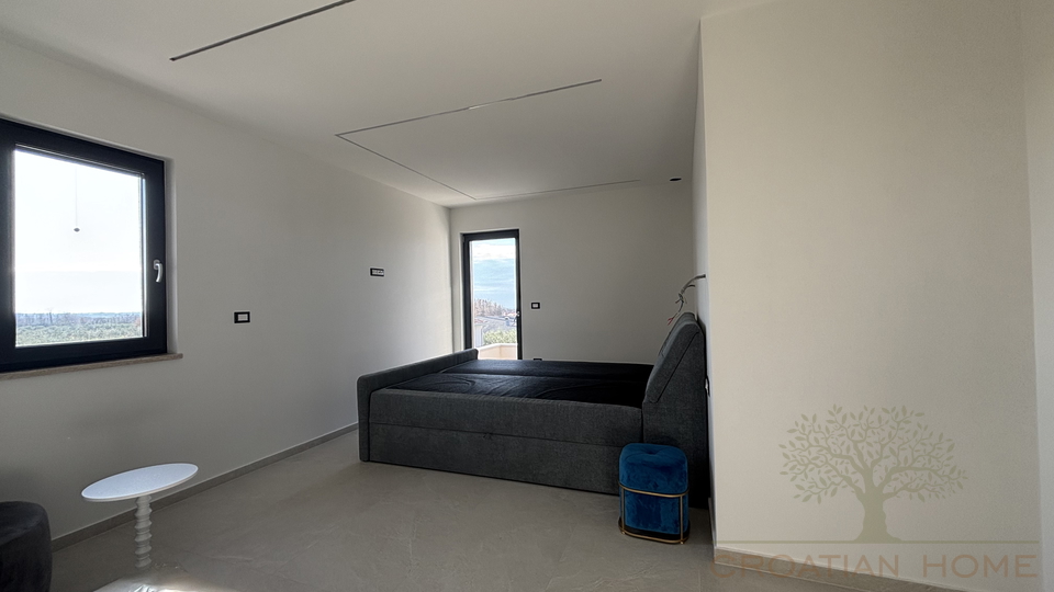 MODERNE HOCHWERTIGE VILLA MIT POOL UND MEERBLICK