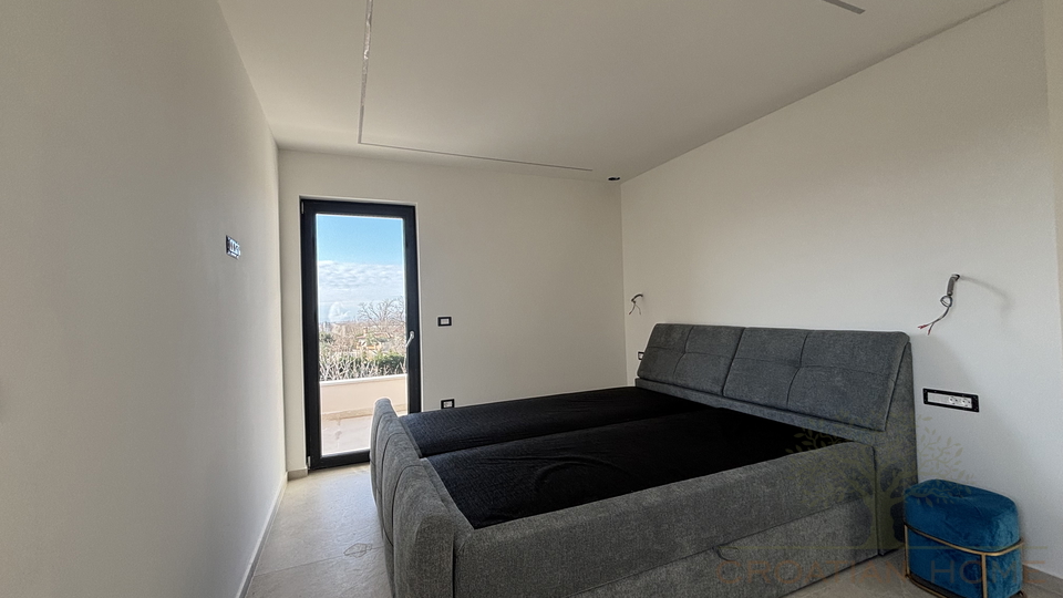 MODERNE HOCHWERTIGE VILLA MIT POOL UND MEERBLICK