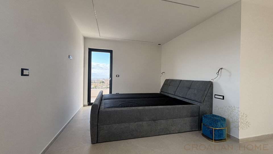MODERNE HOCHWERTIGE VILLA MIT POOL UND MEERBLICK